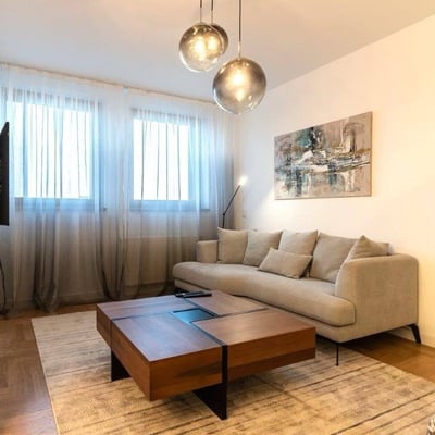 Alquiler de un luminoso apartamento de 2 habitaciones, 47 m², centro de la ciudad, Belgrado, Serbia